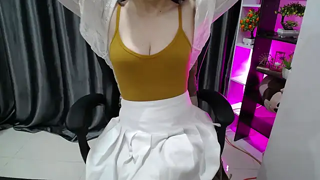 Yuki-yio online show from February 7, 2025, 1:25 am