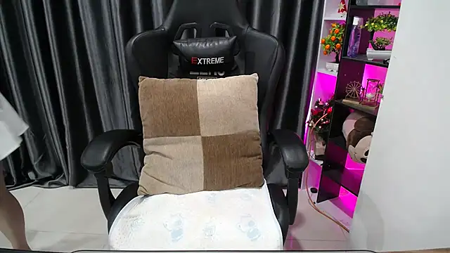 Yuki-yio online show from September 12, 2025, 1:17 am