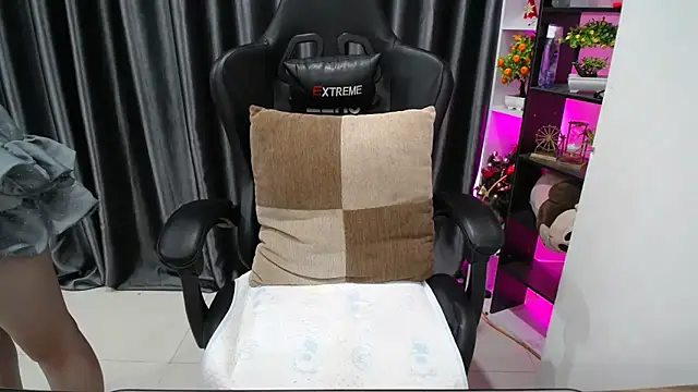 Yuki-yio online show from September 14, 2025, 12:32 am