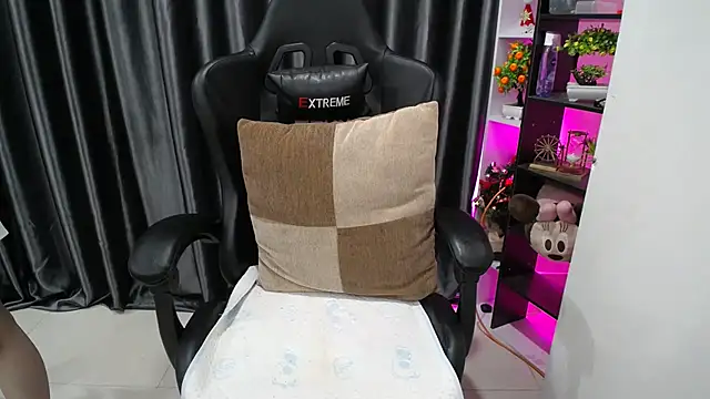 Yuki-yio online show from September 22, 2025, 1:18 am