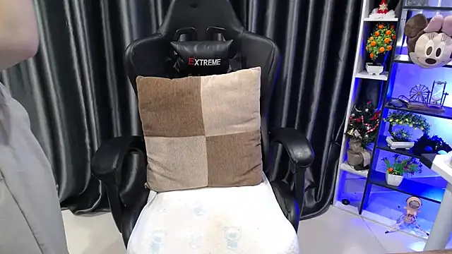 Yuki-yio online show from October 6, 2025, 1:47 am