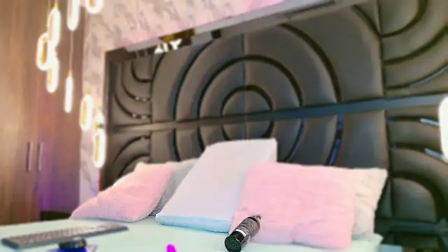 sarahgrey18 online show from September 25, 2025, 11:36 am