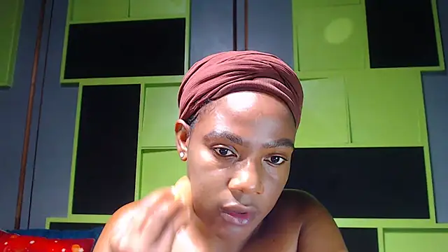 Snapshot of SexyAssDivaxxx chatting on February 28, 2025, 4:32 am SexyAssDivaxxx online show from February 28, 2025, 4:32 am