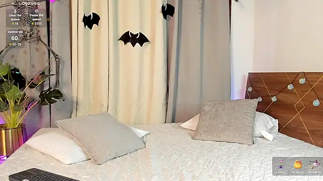 Amy art online show from October 17, 2025, 7:49 pm