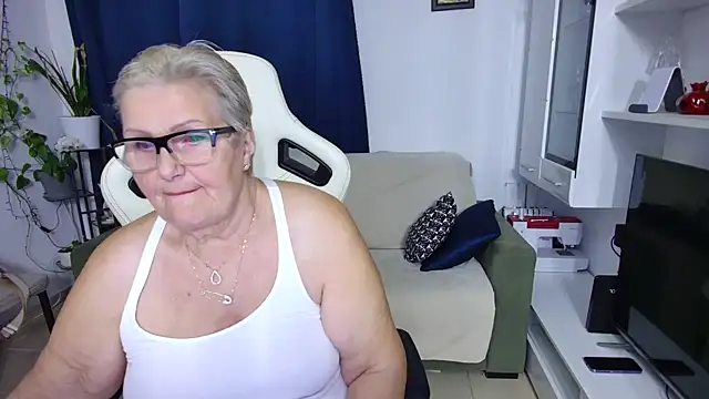 Snapshot of Selenna57 chatting on April 22, 2026, 5:25 pm Selenna57 online show from April 22, 2026, 5:25 pm