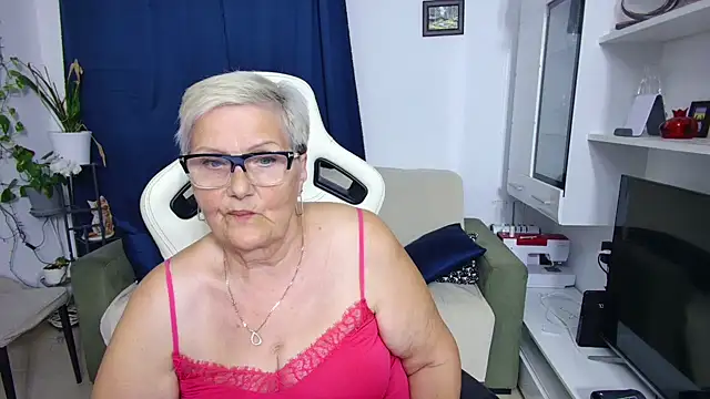 Snapshot of Selenna57 chatting on May 10, 2026, 5:40 pm Selenna57 online show from May 10, 2026, 5:40 pm