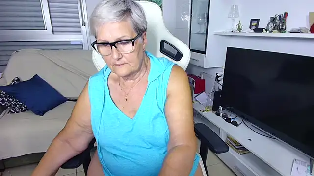 Snapshot of Selenna57 chatting on July 14, 2026, 5:29 pm Selenna57 online show from July 14, 2026, 5:29 pm