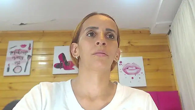 Amber Moore online show from December 26, 2024, 8:00 pm