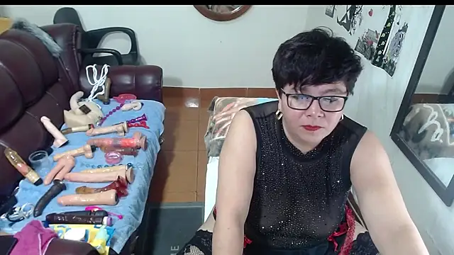 angelitolove727 online show from December 5, 2024, 8:11 pm