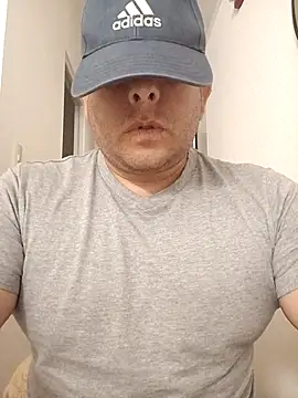 chicoguapo8 online show from November 16, 2025, 1:11 am