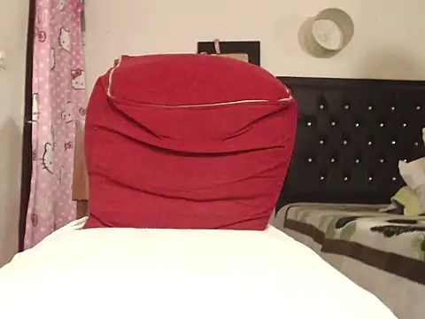 Estefani 32 online show from February 7, 2025, 7:27 pm