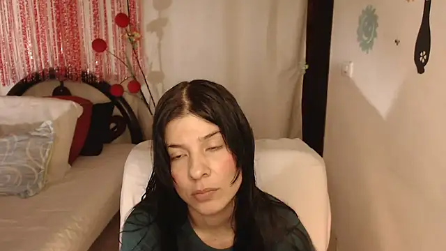 Estefani 32 online show from September 30, 2025, 4:34 pm