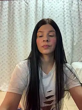 Estefani 32 online show from March 23, 2026, 8:24 pm