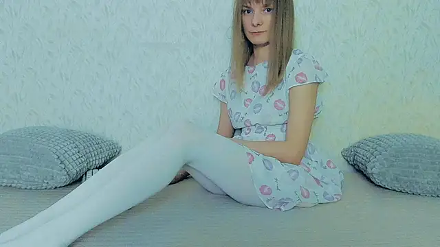 YourCaramel online show from March 3, 2025, 11:44 am