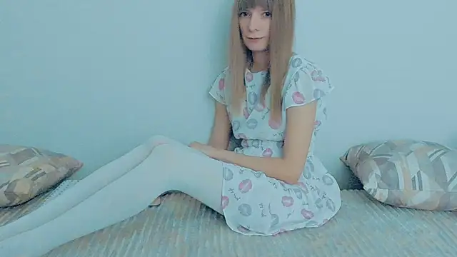 YourCaramel online show from October 10, 2025, 8:24 am