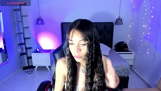 AMELIELEONE online show from February 20, 2025, 12:15 pm