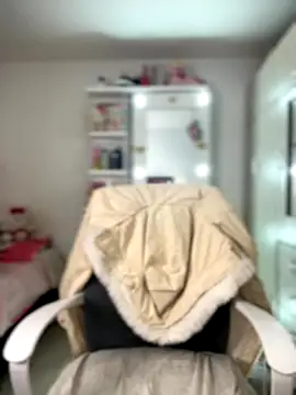 Emmily 19 online show from September 19, 2025, 11:38 pm