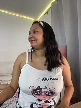 Snapshot of marc_and_ema chatting on February 1, 2026, 8:40 pm marc and ema online show from February 1, 2026, 8:40 pm