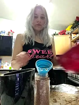 Snapshot of ScarletCallings420 chatting on January 6, 2025, 12:27 am ScarletCallings420 online show from January 6, 2025, 12:27 am