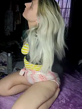 Snapshot of ScarletCallings420 chatting on February 23, 2025, 6:34 pm ScarletCallings420 online show from February 23, 2025, 6:34 pm