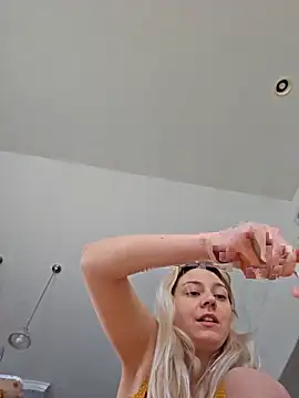 Snapshot of ScarletCallings420 chatting on February 28, 2025, 10:50 pm ScarletCallings420 online show from February 28, 2025, 10:50 pm