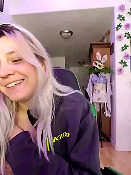 Snapshot of ScarletCallings420 chatting on March 12, 2025, 7:59 pm ScarletCallings420 online show from March 12, 2025, 7:59 pm