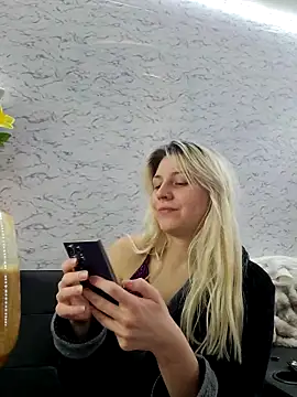 ScarletCallings420 online show from January 6, 2026, 10:23 pm