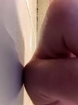 Snapshot of KinkeyCouple44 chatting on December 19, 2025, 6:42 am KinkeyCouple44 online show from December 19, 2025, 6:42 am