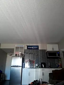 EZYves online show from December 5, 2024, 4:23 pm