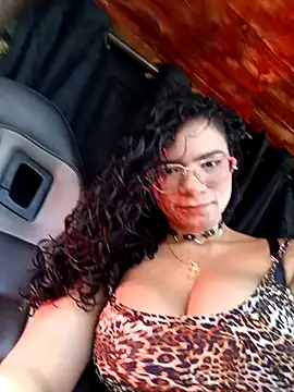 Simone Miller online show from December 31, 2024, 2:58 pm