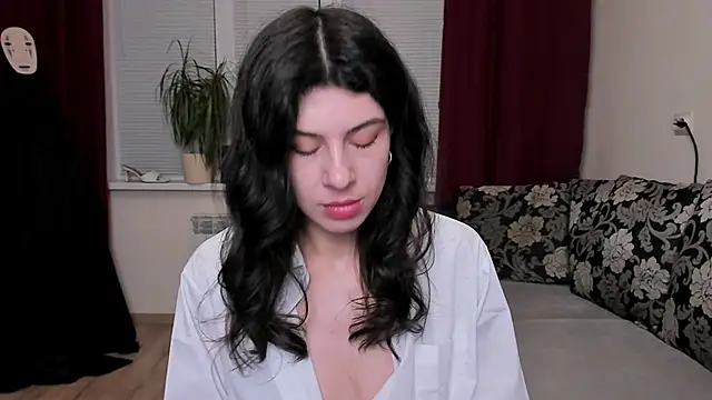 MolagAnna online show from March 13, 2025, 4:34 pm