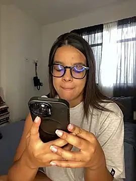 trianawhite online show from December 6, 2024, 4:06 pm