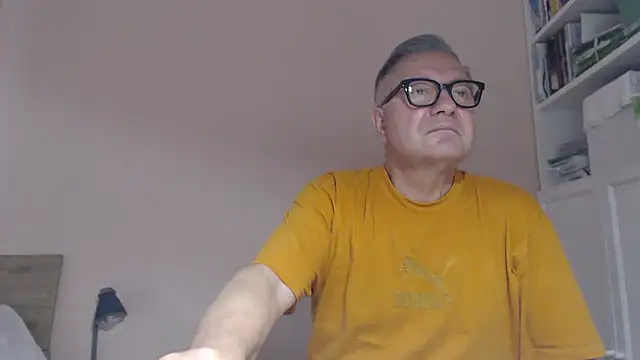 Snapshot of YOU6me chatting on July 22, 2026, 9:23 am YOU6me online show from July 22, 2026, 9:23 am