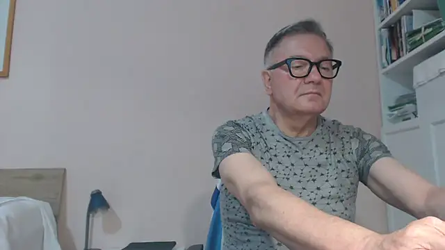 Snapshot of YOU6me chatting on July 23, 2026, 3:21 pm YOU6me online show from July 23, 2026, 3:21 pm