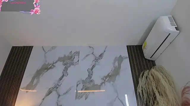 hannahill69 online show from January 15, 2026, 4:06 am