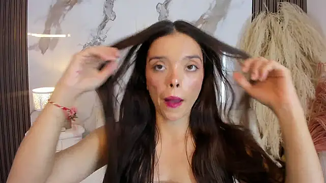 hannahill69 online show from April 17, 2026, 5:10 am