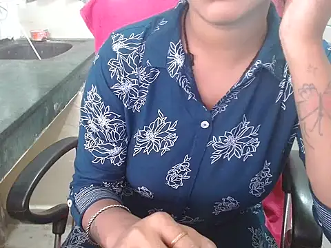 Snapshot of LovingPihu chatting on September 23, 2025, 5:21 am LovingPihu online show from September 23, 2025, 5:21 am