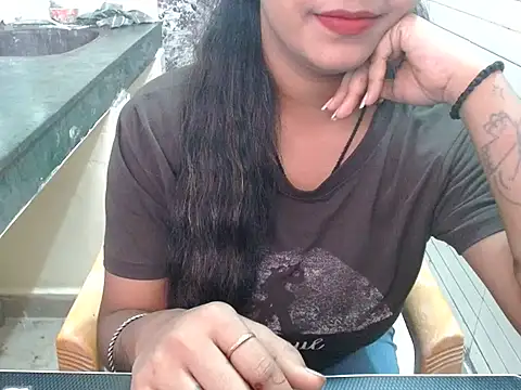 Snapshot of LovingPihu chatting on October 13, 2025, 5:29 am LovingPihu online show from October 13, 2025, 5:29 am