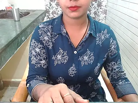 Snapshot of LovingPihu chatting on October 14, 2025, 5:30 am LovingPihu online show from October 14, 2025, 5:30 am