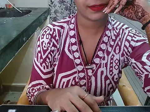 Snapshot of LovingPihu chatting on October 15, 2025, 5:18 am LovingPihu online show from October 15, 2025, 5:18 am