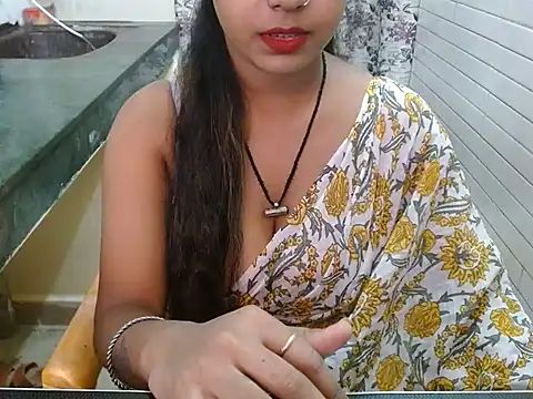 Snapshot of LovingPihu chatting on October 16, 2025, 5:52 am LovingPihu online show from October 16, 2025, 5:52 am