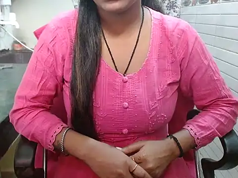 Snapshot of LovingPihu chatting on October 19, 2025, 5:08 am LovingPihu online show from October 19, 2025, 5:08 am