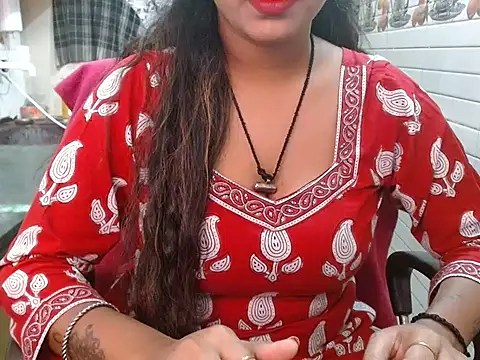 Snapshot of LovingPihu chatting on November 4, 2025, 5:39 am LovingPihu online show from November 4, 2025, 5:39 am