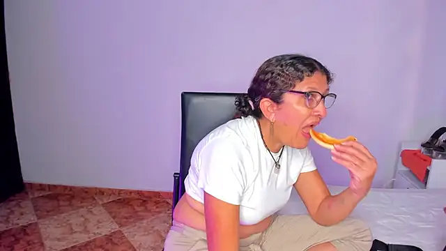 Keyla Milf online show from December 2, 2025, 2:39 am