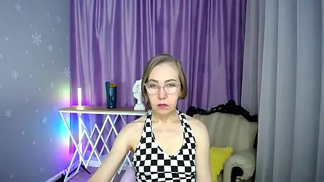 queen a n i online show from November 26, 2025, 8:37 am