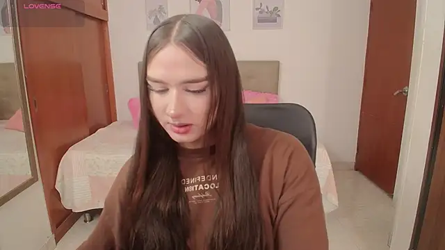 Miley Baker online show from November 27, 2025, 2:41 pm