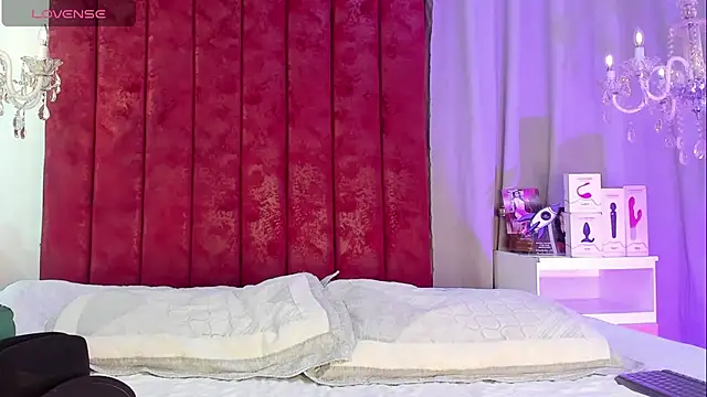 Selenee- online show from December 20, 2025, 1:18 pm