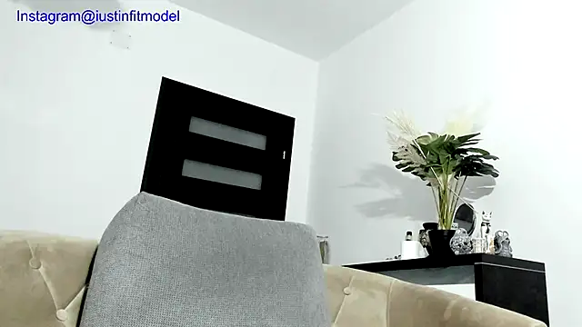 MuscleJohn online show from November 26, 2025, 4:35 am