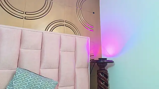 valeriaa19 online show from February 15, 2026, 7:51 am