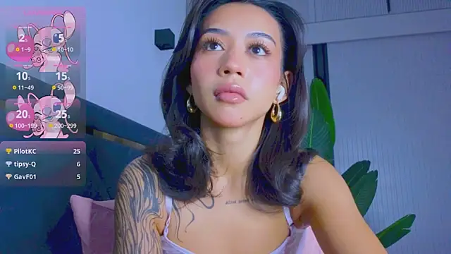 Mia Tin online show from October 9, 2025, 4:16 pm